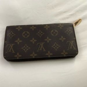 Louis Vuitton Zippy Wallet
